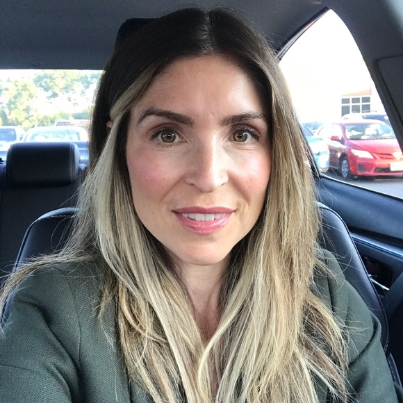 Meet your Posher, Lora - Picture 1 of 1